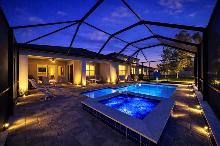 Property Photo:  14115 Hammock Crest Way  FL 33569 