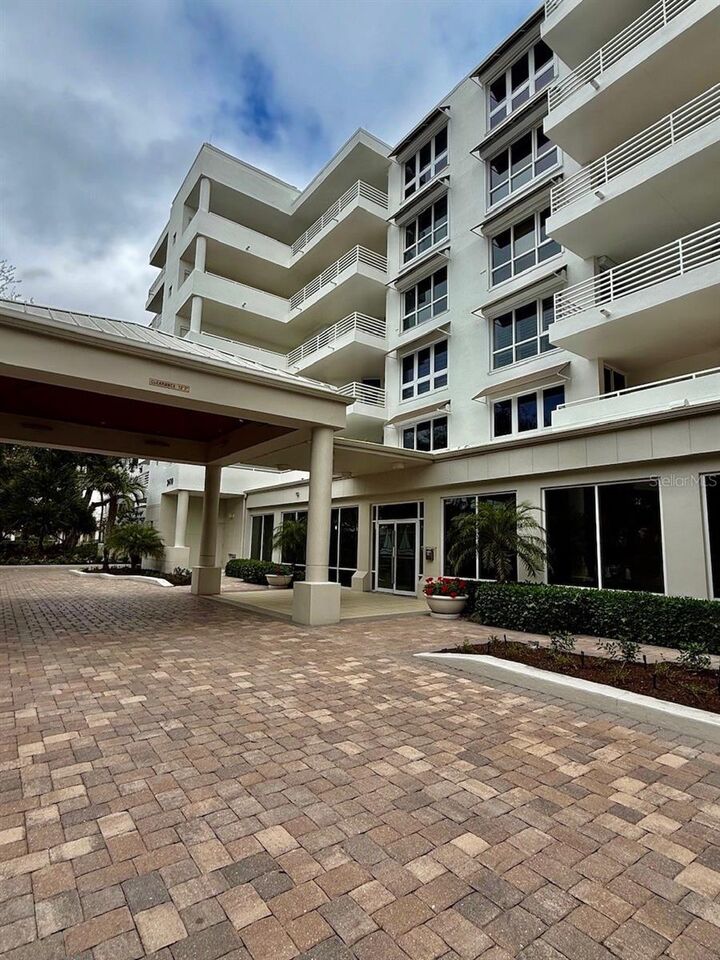 Property Photo: 2410 Harbourside Drive 111 FL 34228