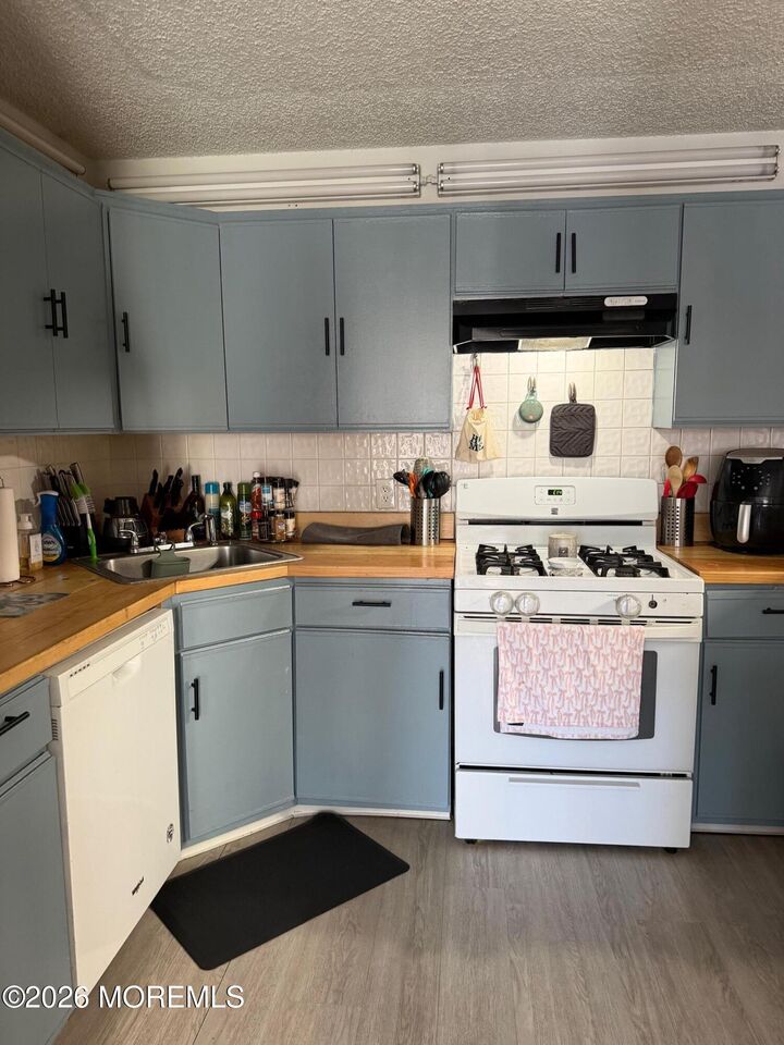 Property Photo: 53 Navajo Court 1711 NJ 08205