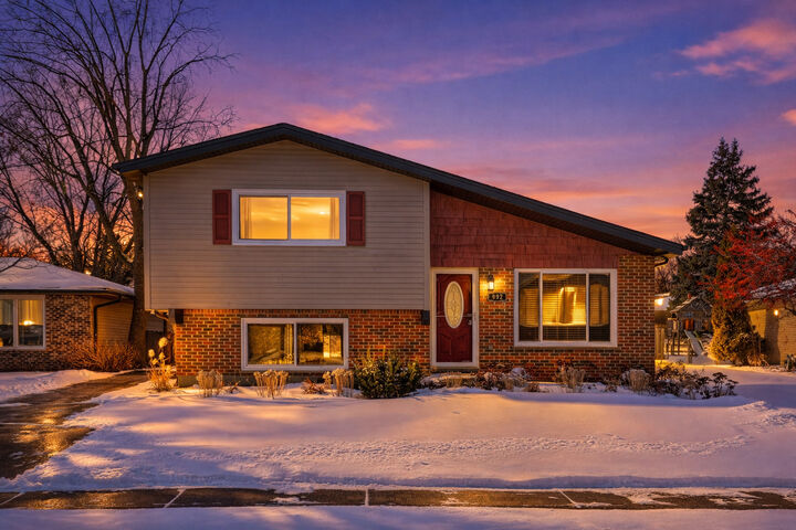 Property Photo: 992 Navajo Street IL 60188