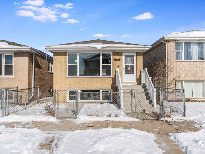 Property Photo:  7502 W 64th Street  IL 60501 