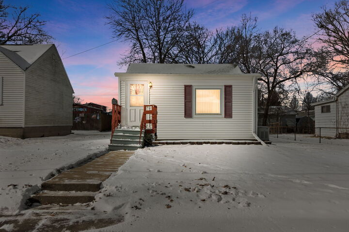 Property Photo:  1019 S 5th Street  IL 60115 