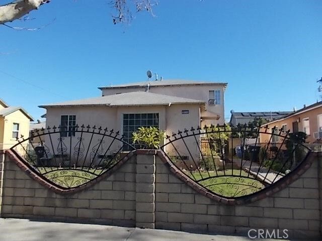 Property Photo:  312 N Poplar  CA 90640 