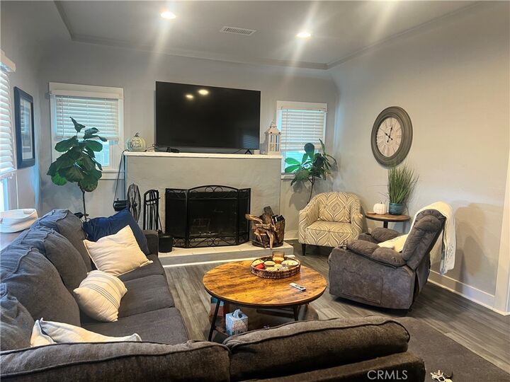 Property Photo:  288 290 Mariposa Avenue  CA 91024 