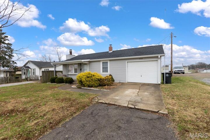 Property Photo:  2112 Merriwether Street  MO 63703 