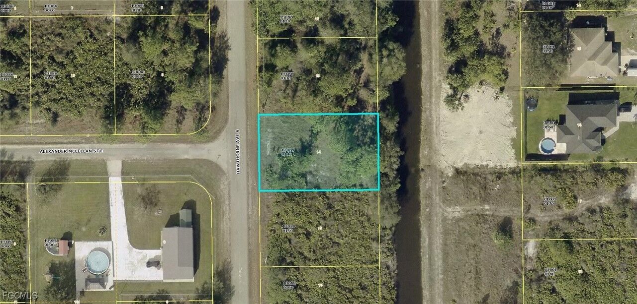 Property Photo: 527 Hawthorne Avenue S FL 33974