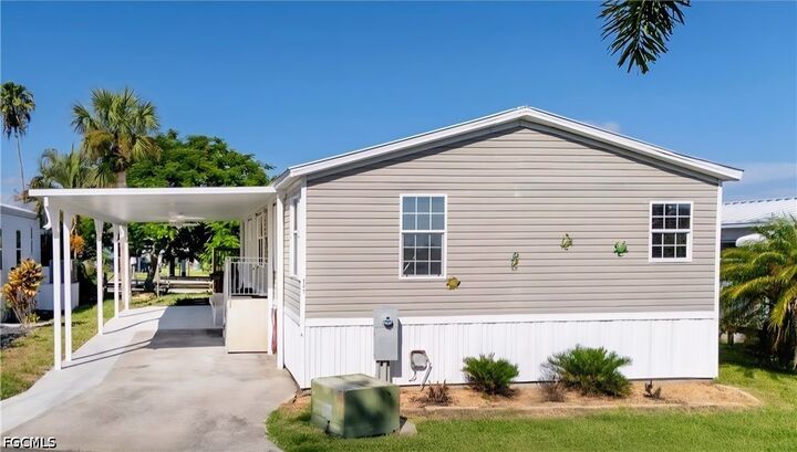 Property Photo: 3127 Bayside Parkway FL 33982
