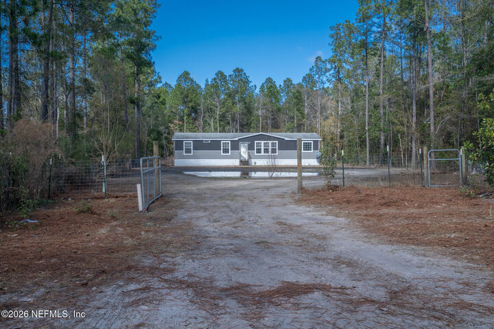 Property Photo:  571861 Lessie Road  FL 32046 