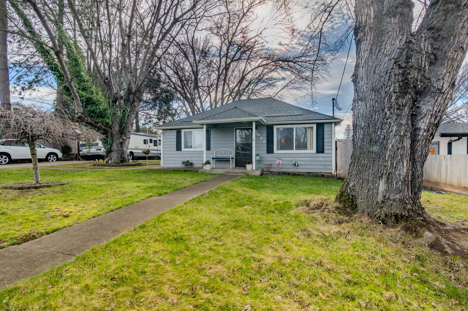 Property Photo:  2082 College Way  OR 97504 