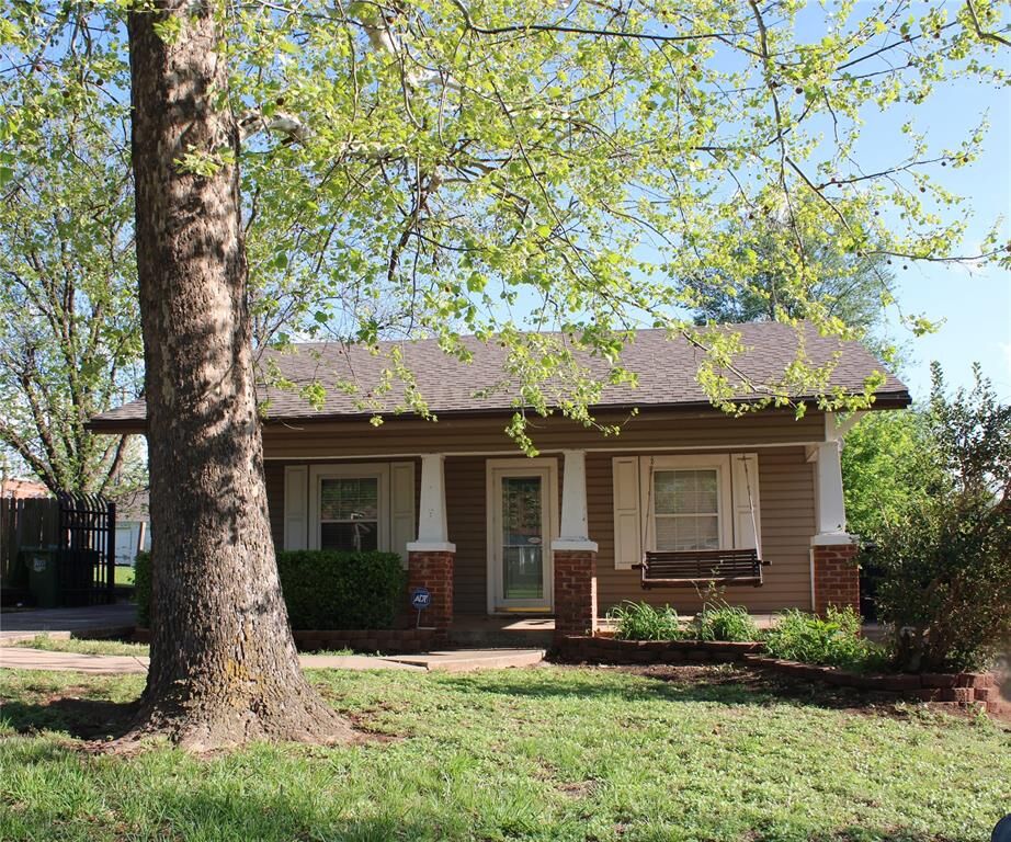 Property Photo: 930 Maple Street OK 73099