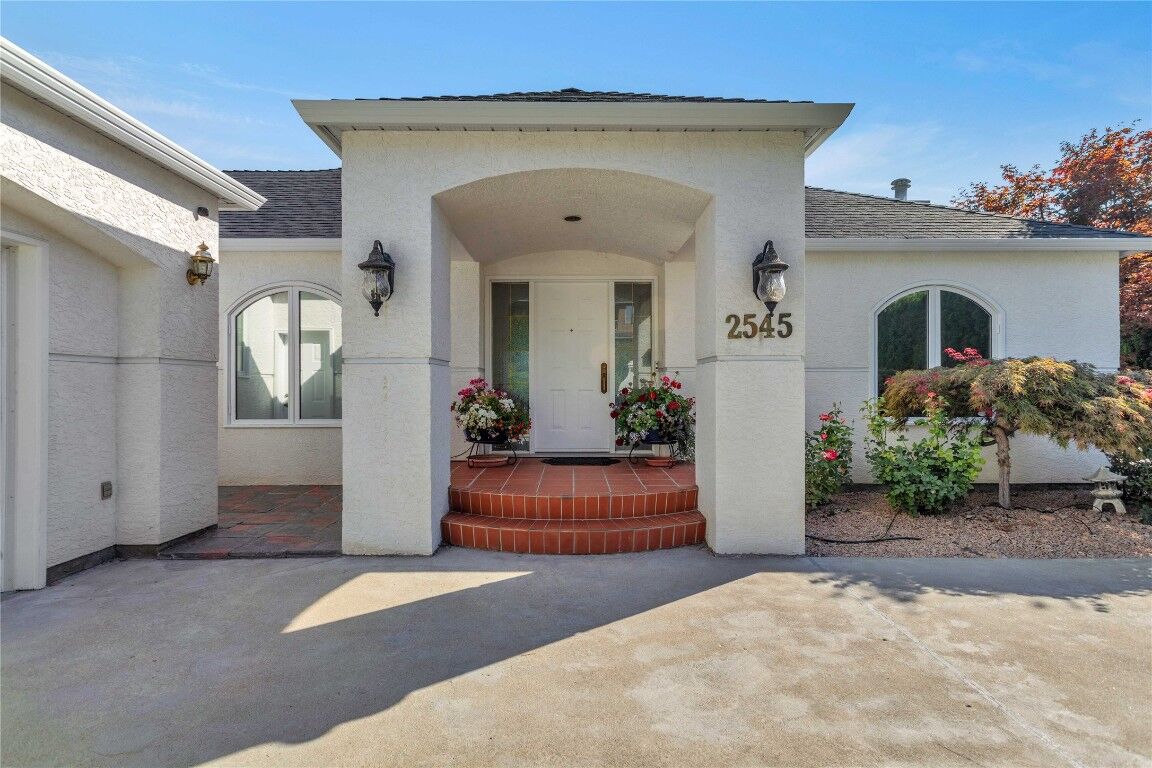 Photo de la propriété:  2545 Campbell Road  BC V1Z 1S9 