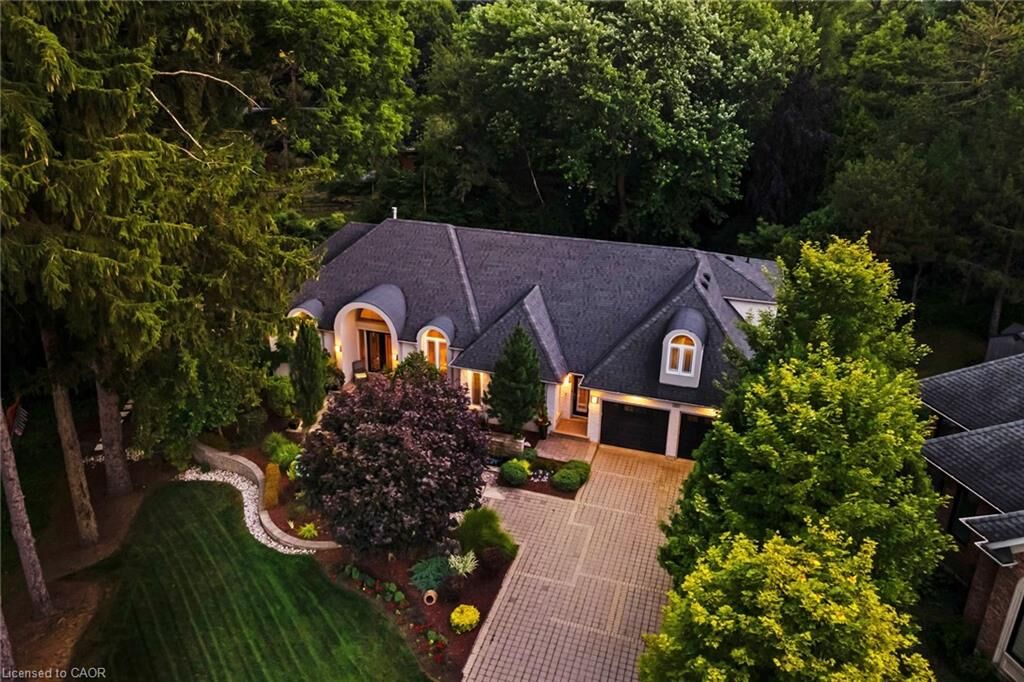 Property Photo:  34 Harrington Place  ON L9G 4Z2 