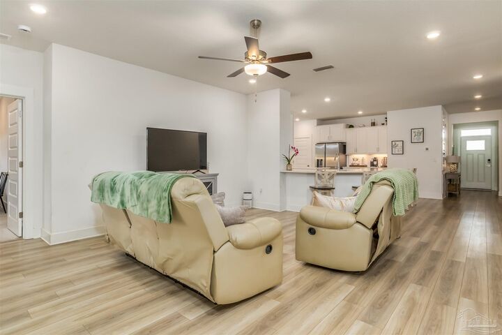 Property Photo:  6248 Dry Creek Rd  FL 32577 