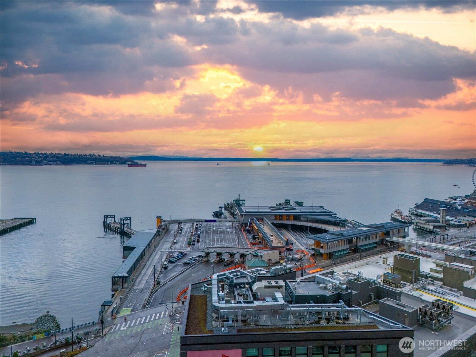 Property Photo:  100  1st Avenue S 8  WA 98104 