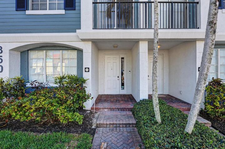 Property Photo:  350 NE 3rd Street 3-D  FL 33444 