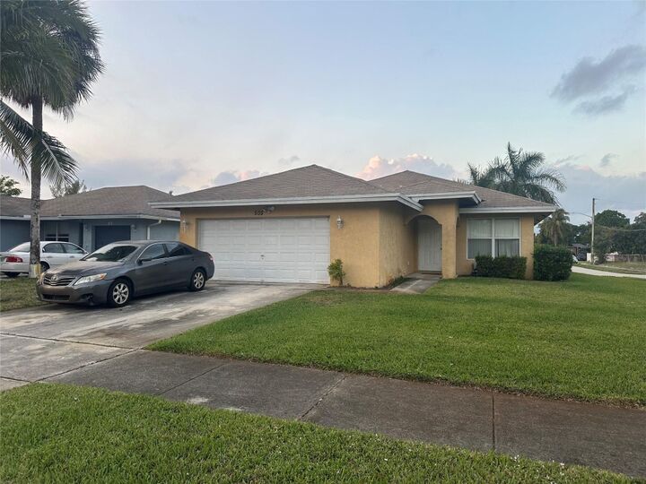 Property Photo: 505 NE 1st Avenue FL 33441