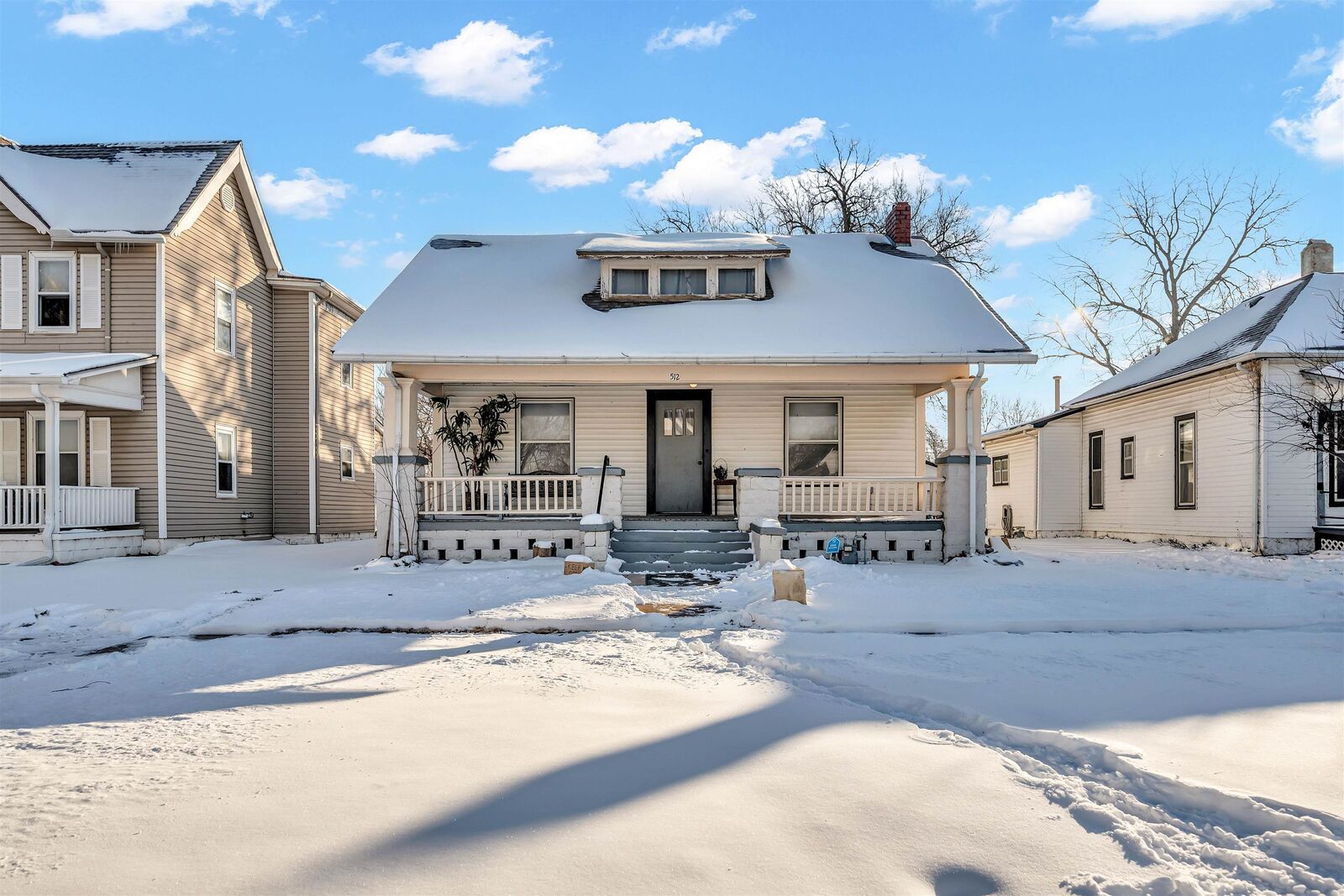 Property Photo: 512 S Fern Ave KS 67213