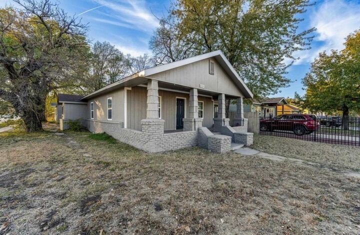Property Photo:  2201 N Shelton Ave  KS 67204-6023 