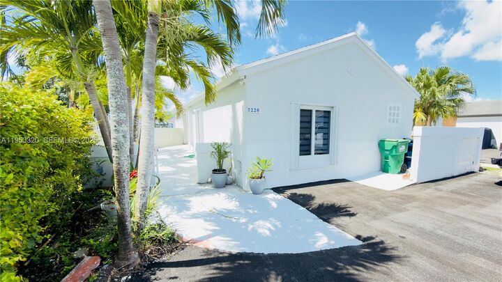 Property Photo:  7220 SW 149th Ct  FL 33193 