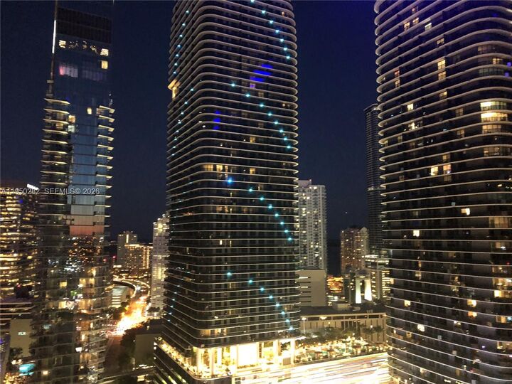 Property Photo: 88 SW 7th St 2203 FL 33130