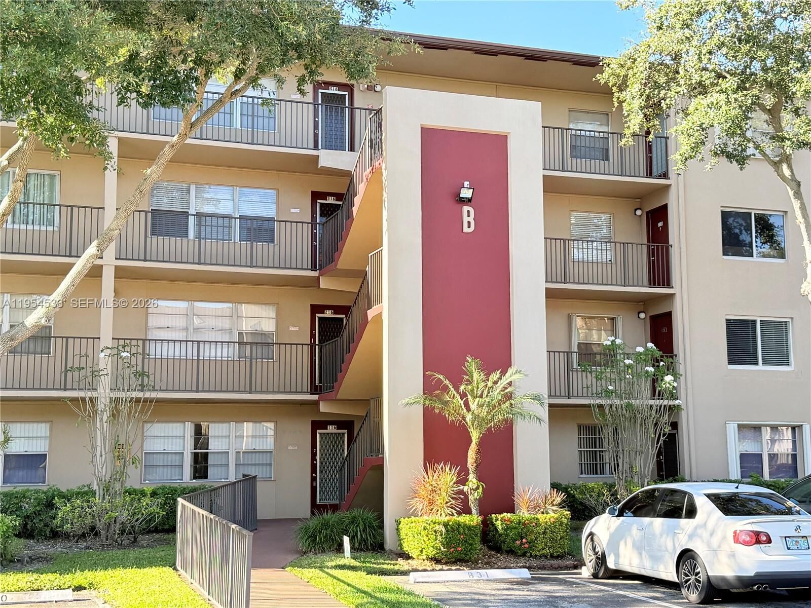 Property Photo:  850 SW 133rd Ter 416B  FL 33027 