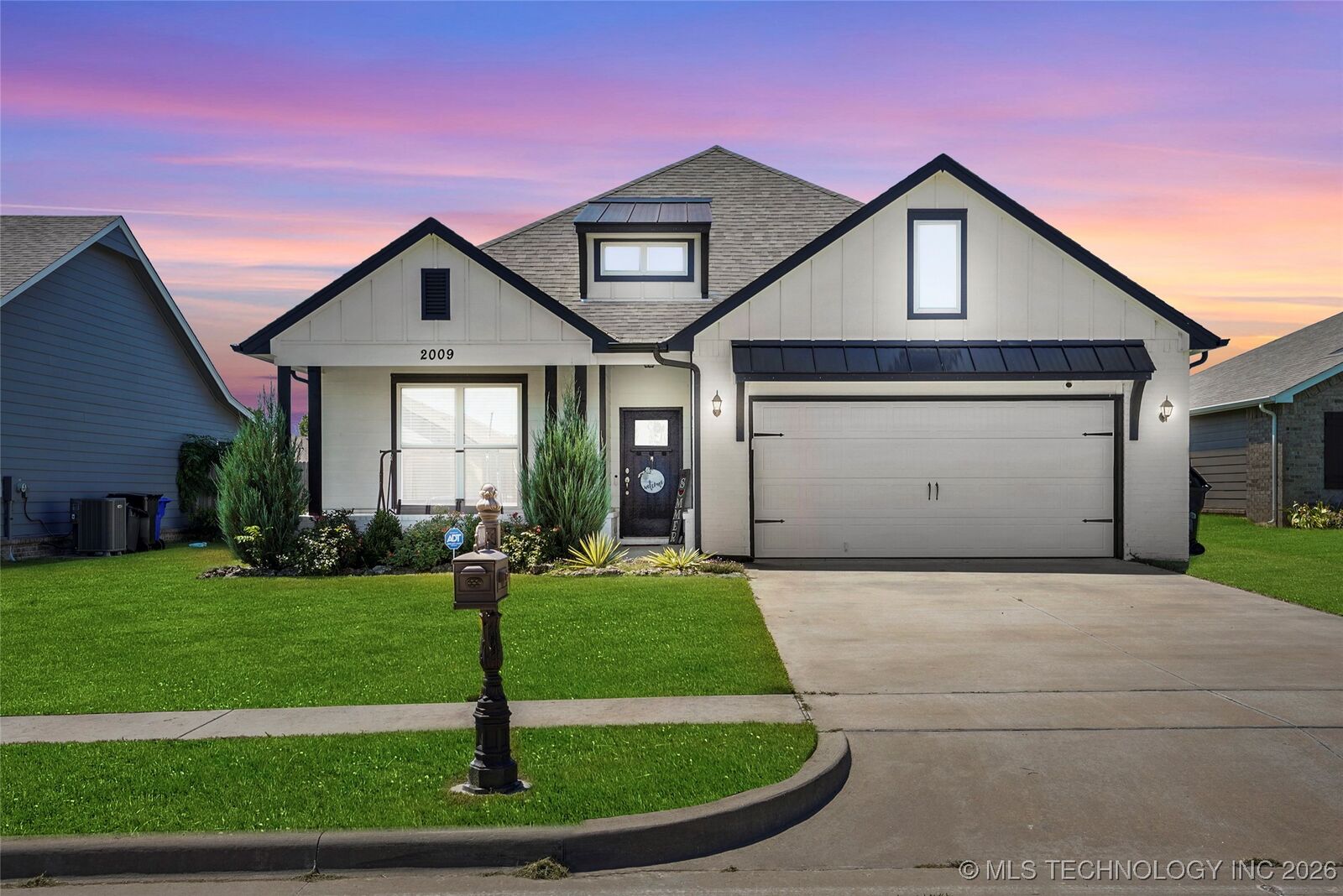 Property Photo:  2009 W Huntsville Court  OK 74011 