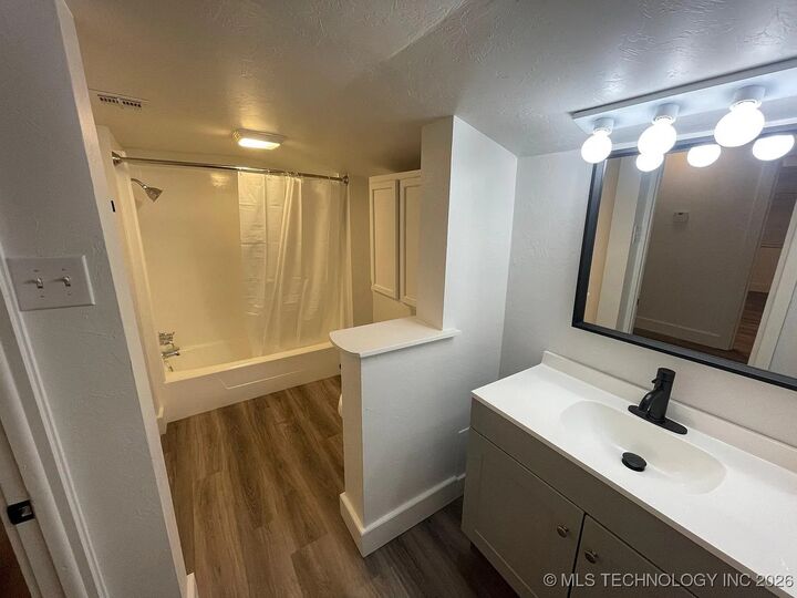 Property Photo: 1515 E Oak Street OK 74023
