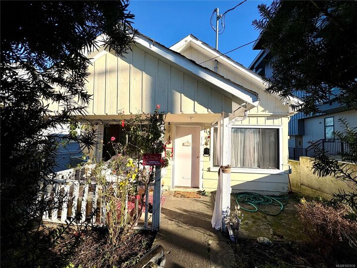 Property Photo: 115 Haliburton St BC V9R 4V9