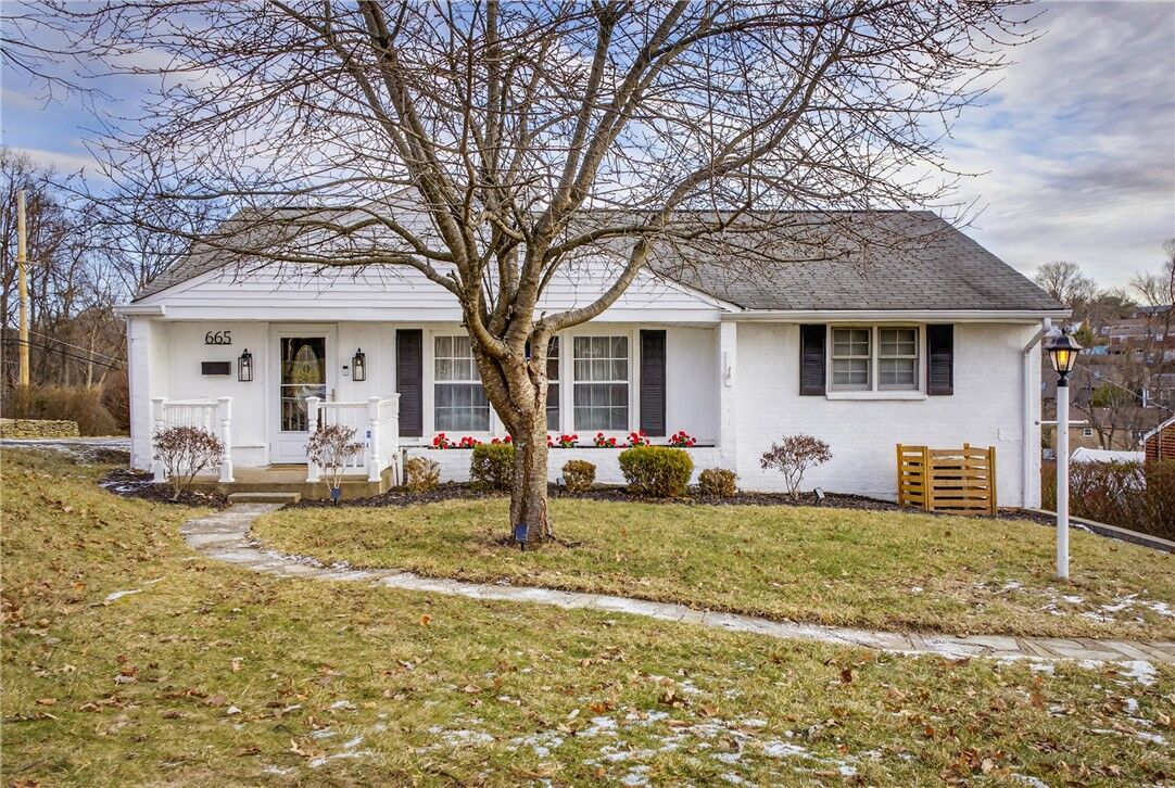 Property Photo:  665 Moreland Dr  PA 15243 