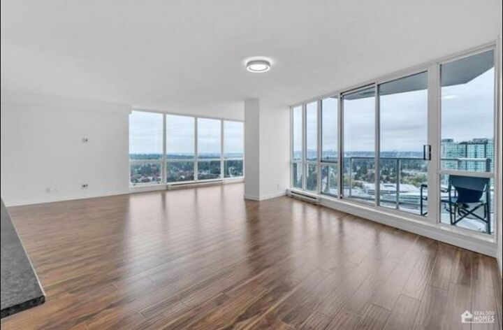 Photo de la propriété:  13618 100 Avenue 3501  BC V3T 0A8 