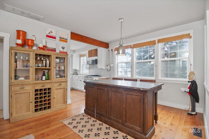 Property Photo: 215 W Bullion Street ID 83333