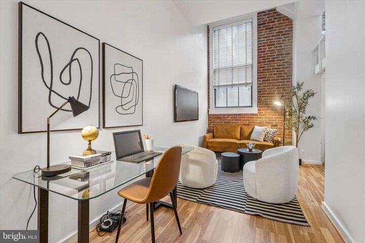 Property Photo:  315 New Street 111  PA 19106 