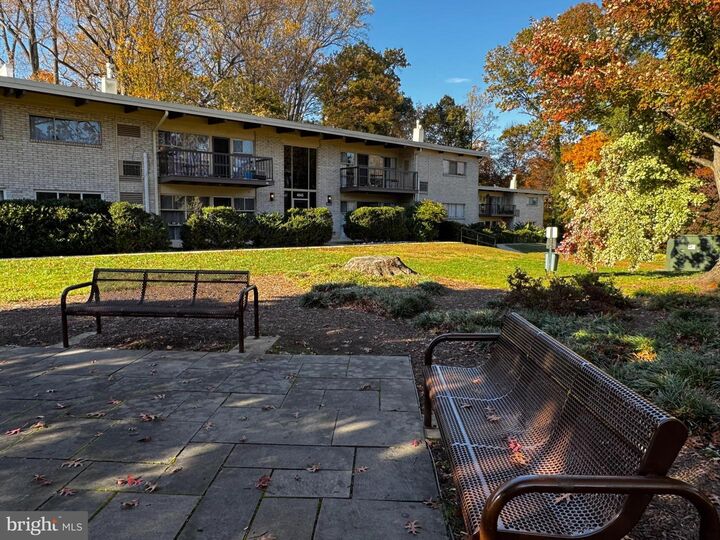 Property Photo: 4945 Americana Drive 106 VA 22003