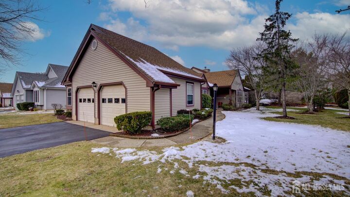 Property Photo:  20 Abraham Lincoln Court  NJ 08831 