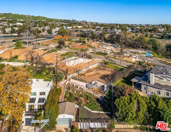 Property Photo: 611 Las Lomas Ave CA 90272