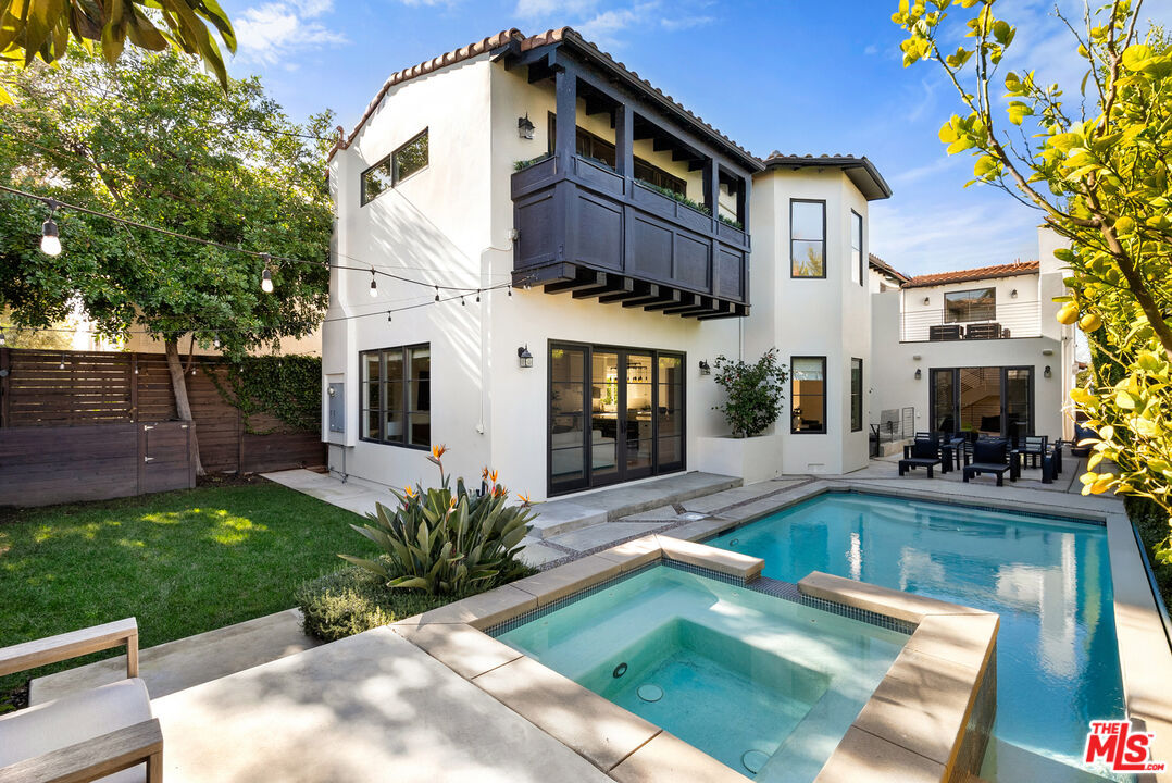 Property Photo:  530 N Alta Vista Blvd  CA 90036 