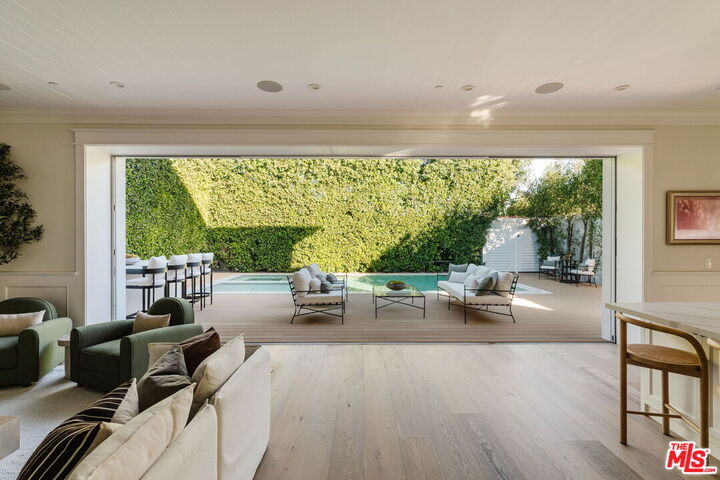 Property Photo:  822 N Genesee Ave  CA 90046 