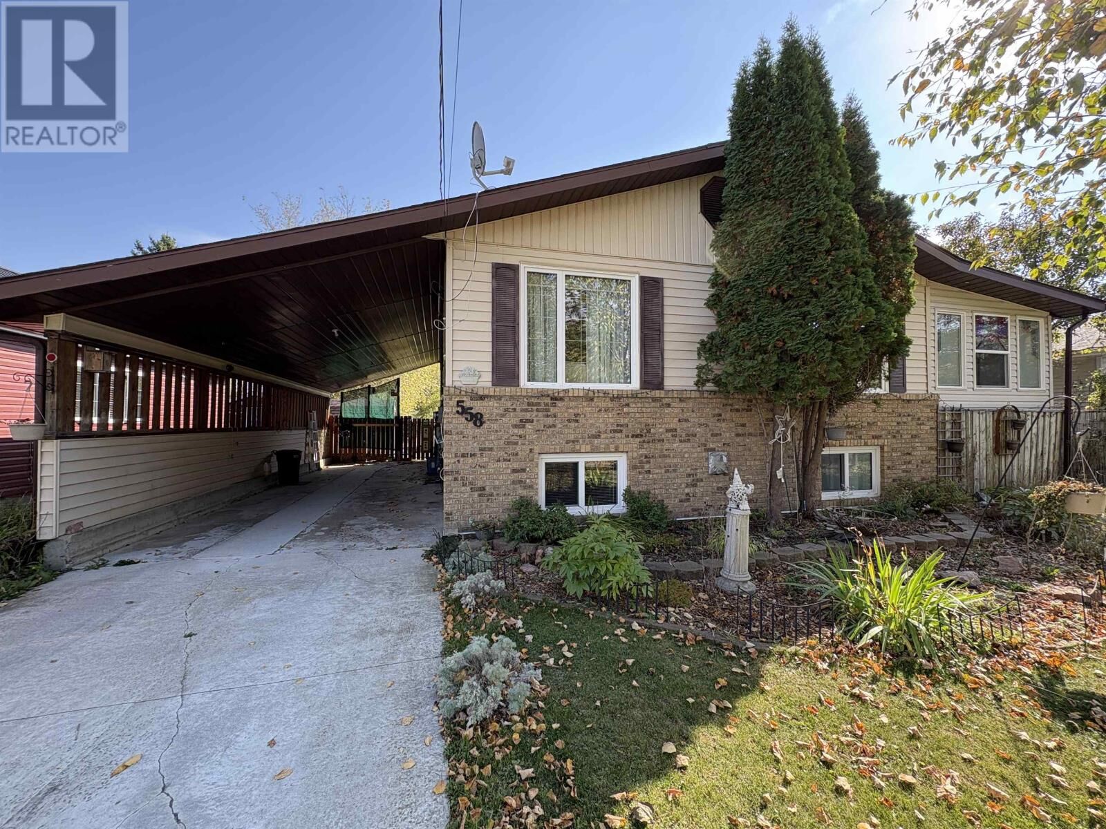 Property Photo:  558 Elm Ave  ON P9A 3J4 