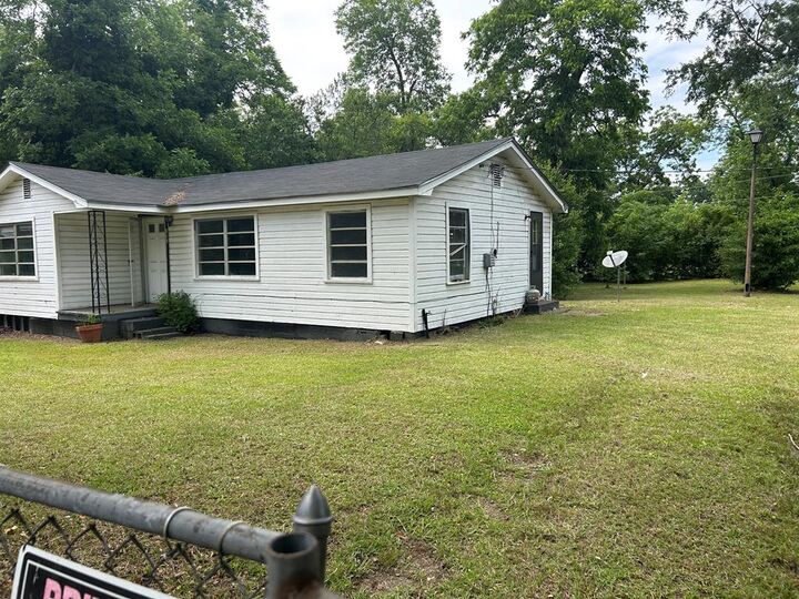 Property Photo:  710 W 17th Ave  GA 31015 
