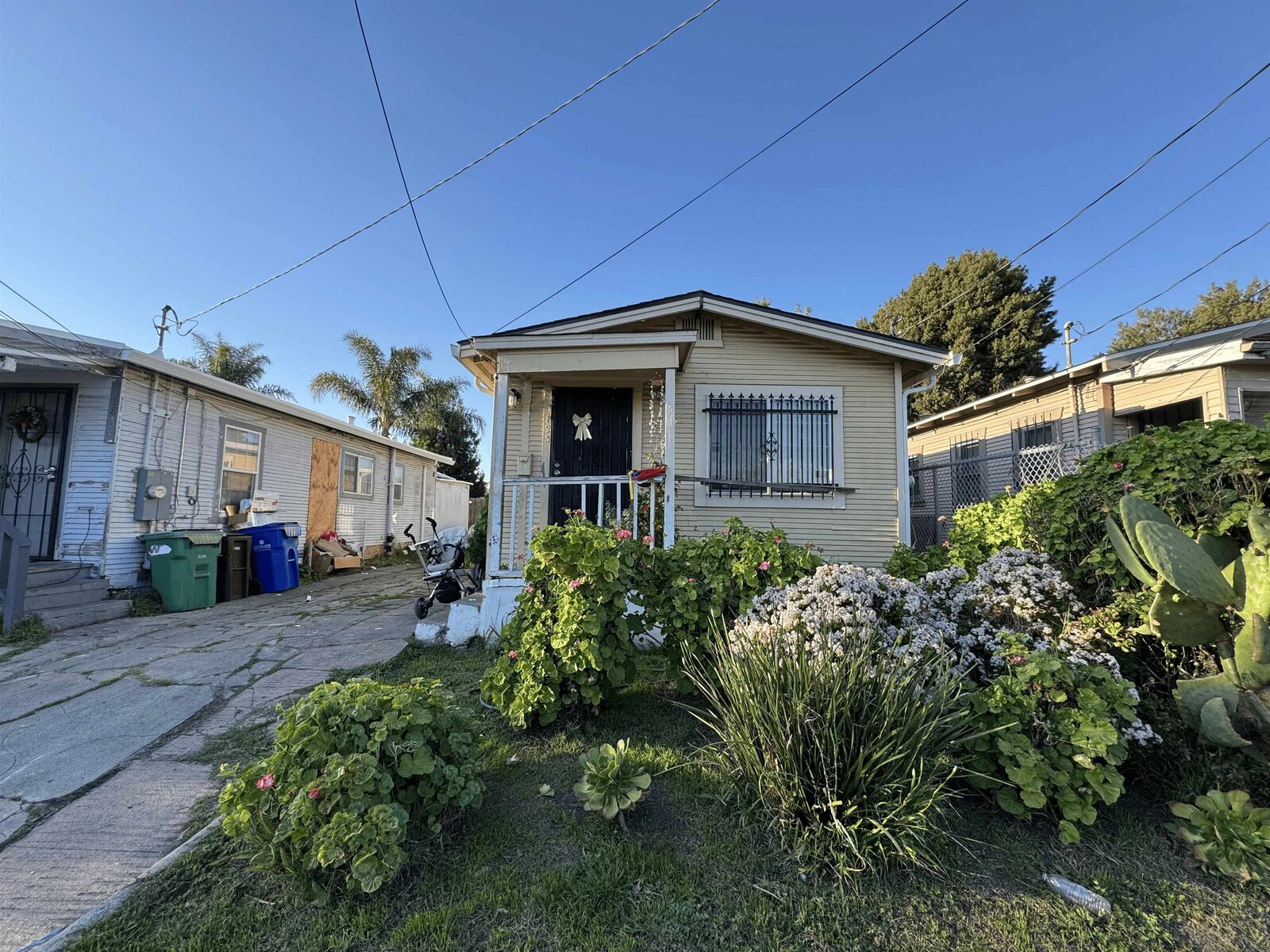 Property Photo: 1823 Church St CA 94621