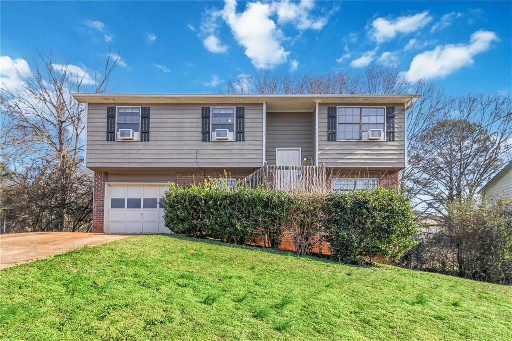 Property Photo: 2724 Oxford Drive GA 30034