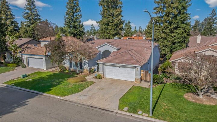 Property Photo:  5950 W Chennault Avenue  CA 93722 