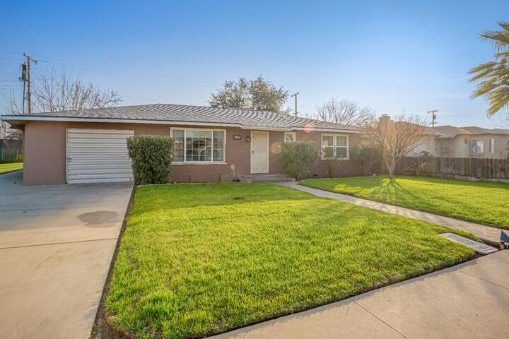 Property Photo: 3846 Maywood Drive S CA 93703