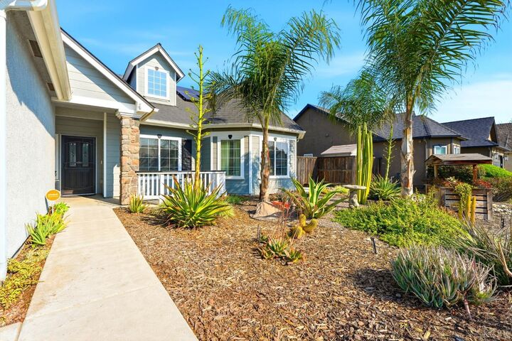 Property Photo:  1528 Castoro Way  CA 93230 