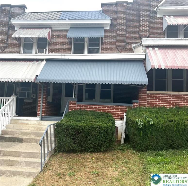 Property Photo:  221 E South Street E  PA 18109 