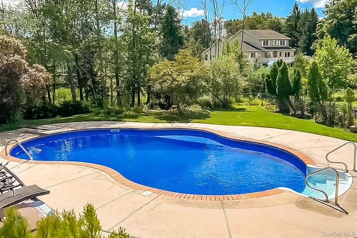 Property Photo:  40 Cragmere Oval  NY 10956 