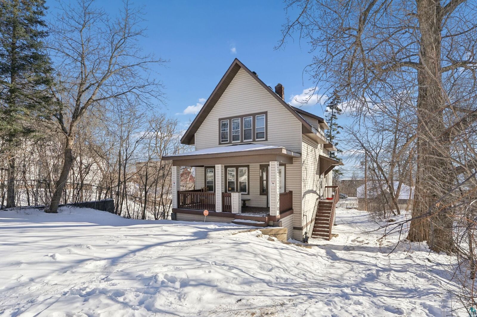 Property Photo:  1316 E 2nd St  MN 55805 