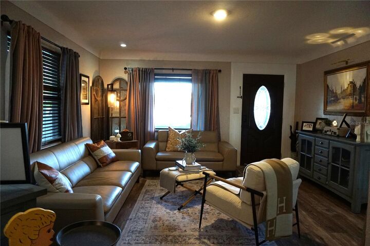 Property Photo: 2300 37th Avenue N FL 33713