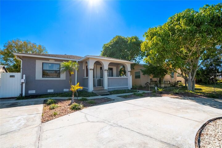 Property Photo: 2300 37th Avenue N FL 33713