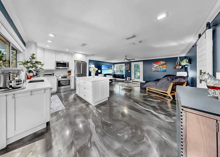 Property Photo: 1016 Spindle Palm Way FL 33572